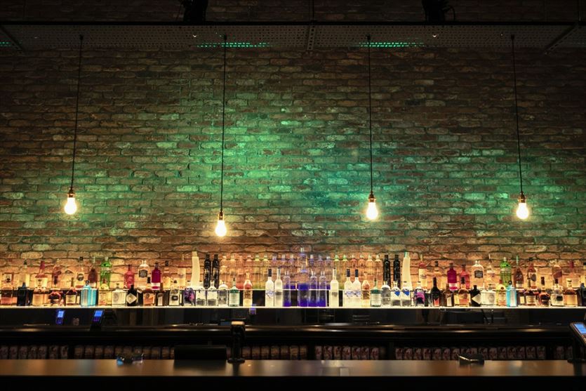 Jedyny tak klimatyczny bar z kinem w naszym mieście, Absurdalna - Starkraft Brewpub, Katowice